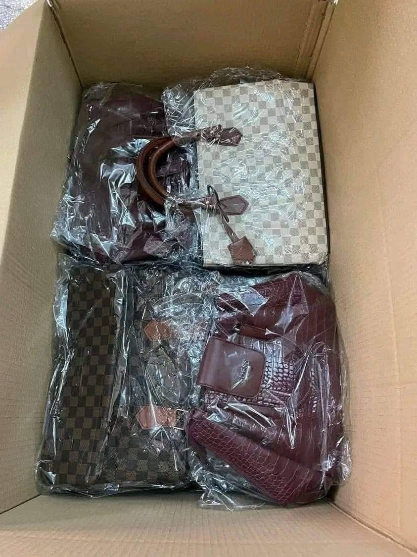 buy women's handbags liquidation pallets France
