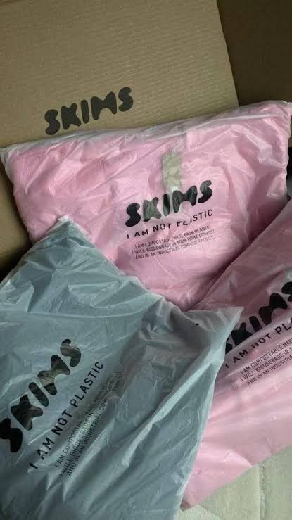 buy SKIMS clothing liquidation pallets France