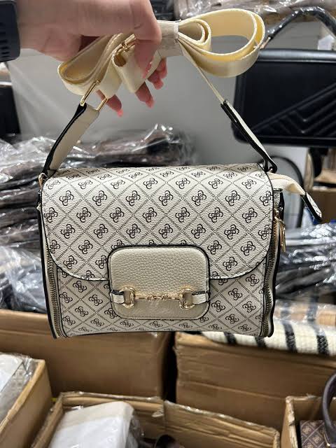 buy women's handbags liquidation pallets France